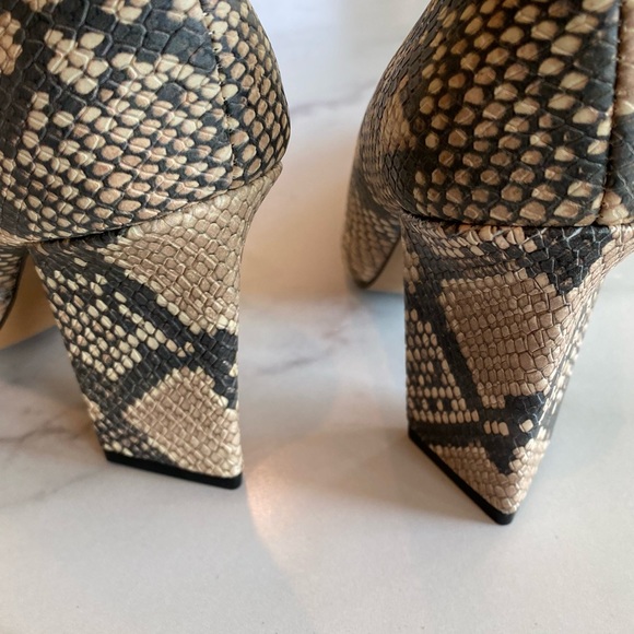 VINCE CAMUTO Snake Python Candera Triangle Block Heel Pump - Picture 3 of 8